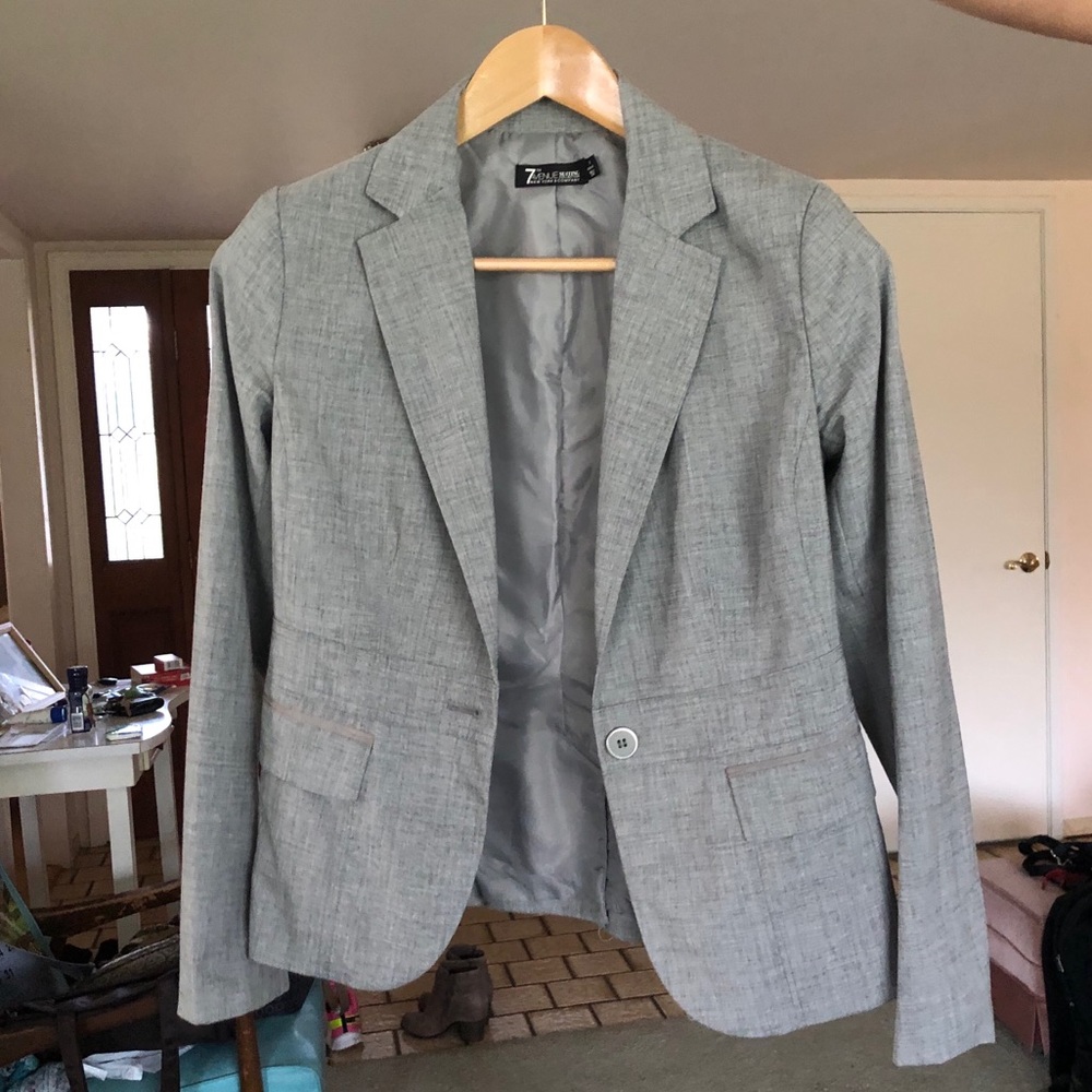 New York & Co gray pant suit size 0/4